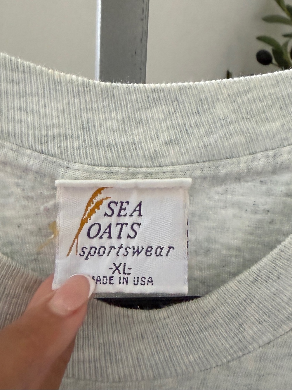Vintage 90s USAir Washington D.C. gray t-shirt with rainbow-colored text graphic - Picture 4 of 5